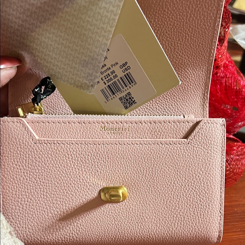 Elegant Blush Wallet with Gold Accent - Picture 5 of 8